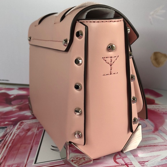 👜 MICHAEL Michael Kors Leather Crossbody - Picture 3 of 8